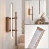 LED-wandlamp Kiron met verticale lichtbalk in zandkleur, 3000 Kelvin warmwit