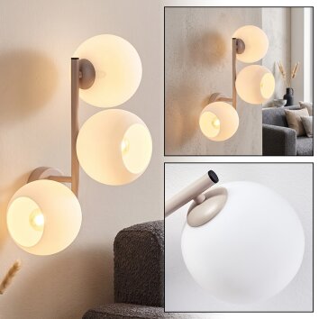 Moderne wandlamp Koyoto met drie witte glazen bolkappen en E14-fittingen