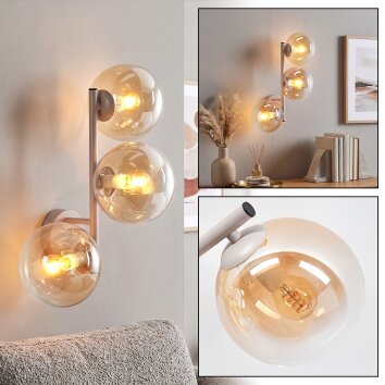 Moderne wandlamp Gastor met drie ronde glazen bollen in amber en helder