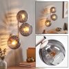 Moderne wandlamp Koyoto met drie geribbelde rookglazen bollen in clusteropstelling